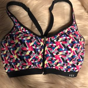 NWT Victoria’s Secret VSX Sports Bra 32DD